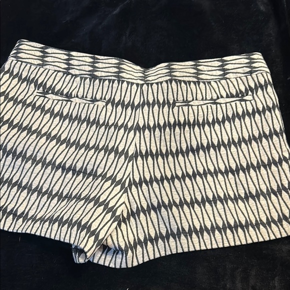 Joe Fresh Black & White Geometric Tribal Print Shorts – Size 14 - Picture 4 of 9